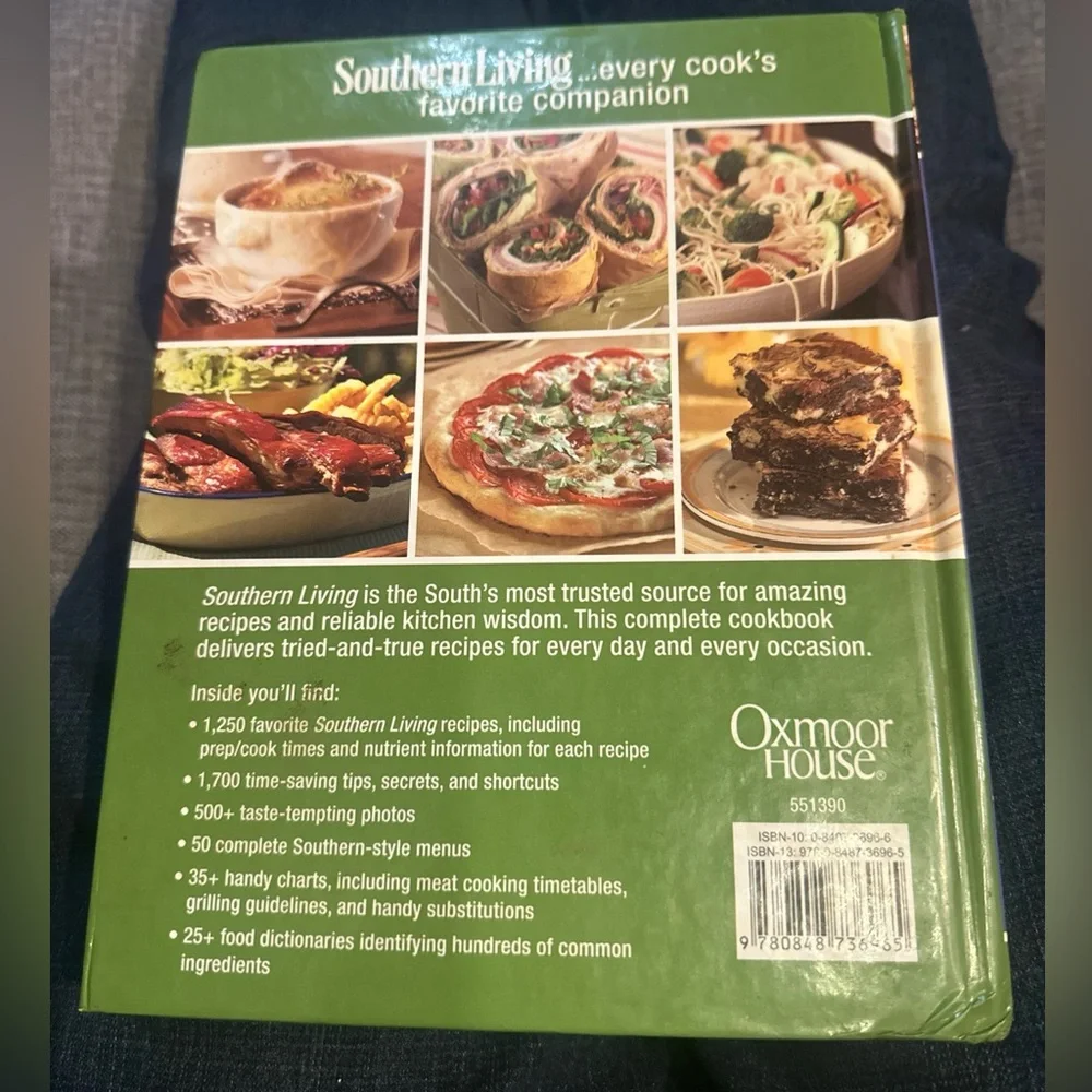 The Southern Living Cookbook by Oxmoor House 2011 (Hardcover) 11' x 9” Color